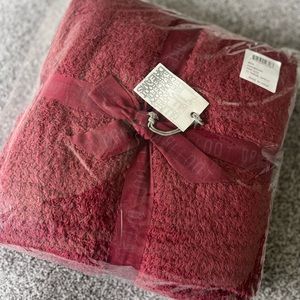 Barefoot Dreams Cozy Chic throw brand new unopened!